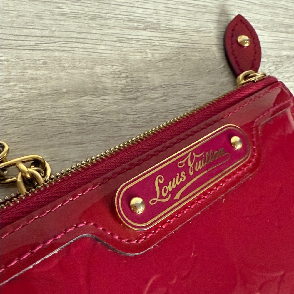 {SOLD}Louis Vuitton Pochette Clés Key in Red Monogram Vernis Patent Leather - Picture 1 of 15